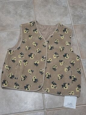 Animal Print Sherpa Vest in Beige and Yellow